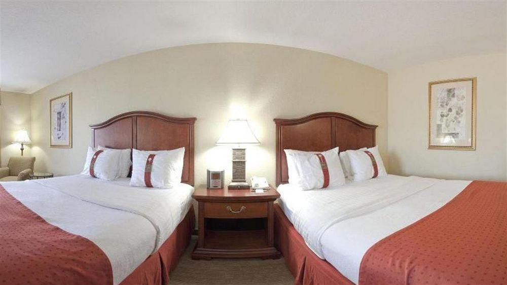 Holiday Inn Hotel & Suites Lake City By Ihg Exterior photo